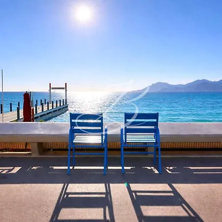 Le Maubourg - Terrasse Near Beaches Apartmán *